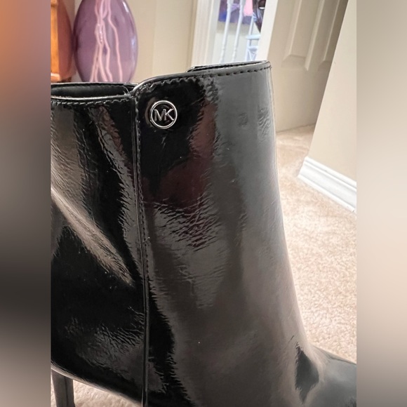 *New* Michael Kors ‘Alina’ flex booties - size 6 - Picture 6 of 8